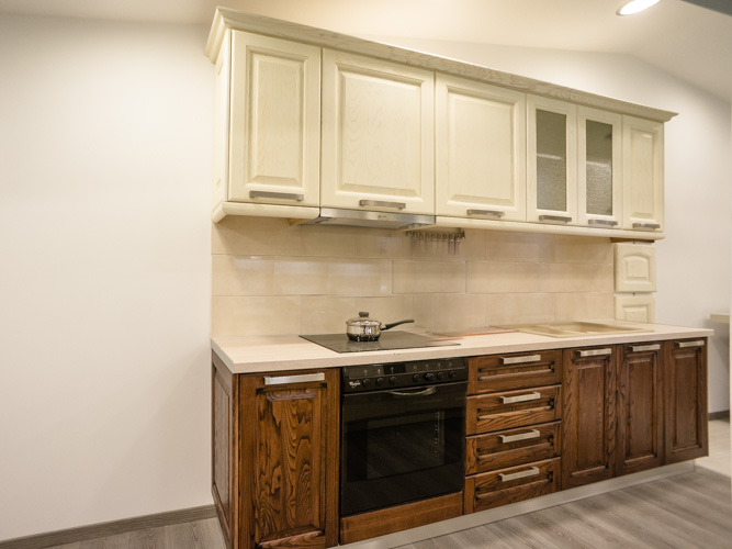 επίπλων κουζίνας και μπάνιου, ντουλαπών, πορτών και παραθύρων, εσωτερικές σκάλες, έπιπλα κουζίνας, ντουλάπες υπνοδωματίου,Θωρακισμένες πόρτες, L