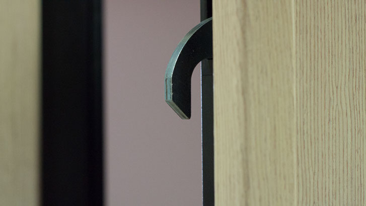 επίπλων κουζίνας και μπάνιου, ντουλαπών, πορτών και παραθύρων, εσωτερικές σκάλες, έπιπλα κουζίνας, ντουλάπες υπνοδωματίου 