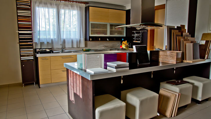 επίπλων κουζίνας και μπάνιου, ντουλαπών, πορτών και παραθύρων, εσωτερικές σκάλες, έπιπλα κουζίνας, ντουλάπες υπνοδωματίου